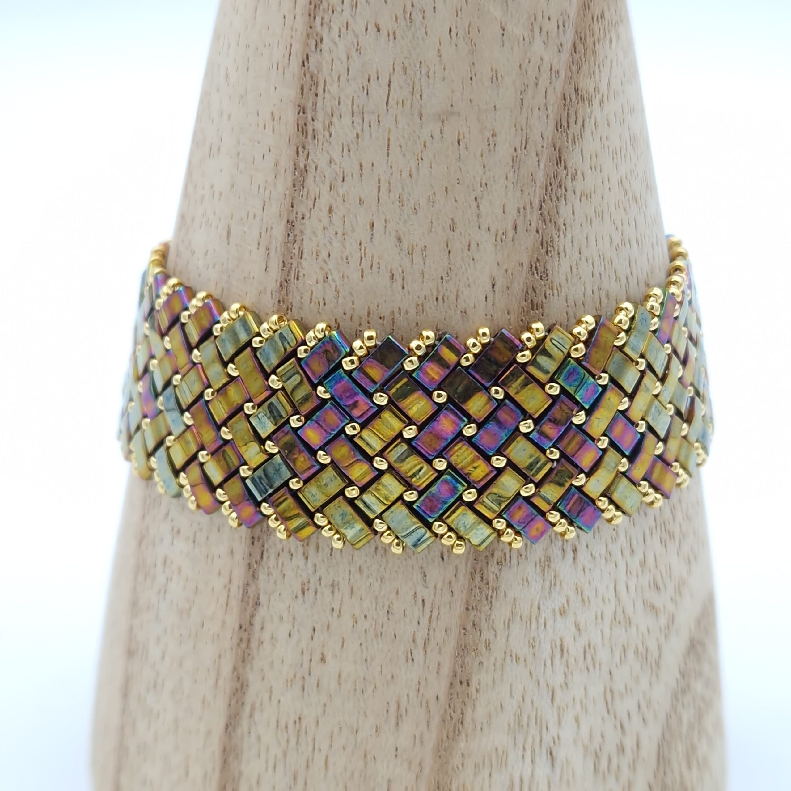 Bracelet tissé en perles Miyuki half tila doré à reflets multicolores – Image 2