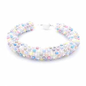 Bracelet tissé pastel sur fond blanc moyenne largeur