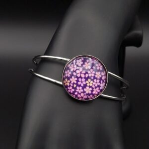 Bracelet cabochon réglable fleurs roses fond mauve