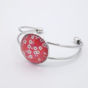 Bracelet cabochon réglable fleurs blanches fond rouge