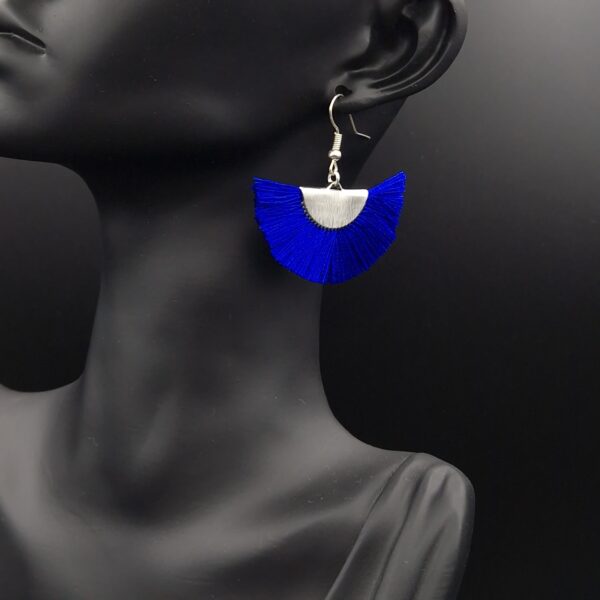 Boucles d'oreilles éventail demi-lune bleu roi