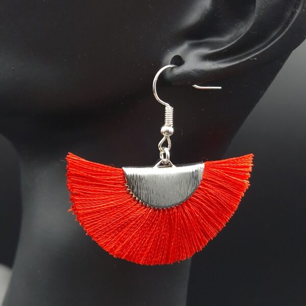 Boucles d'oreilles éventail demi-lune rouge – Image 2