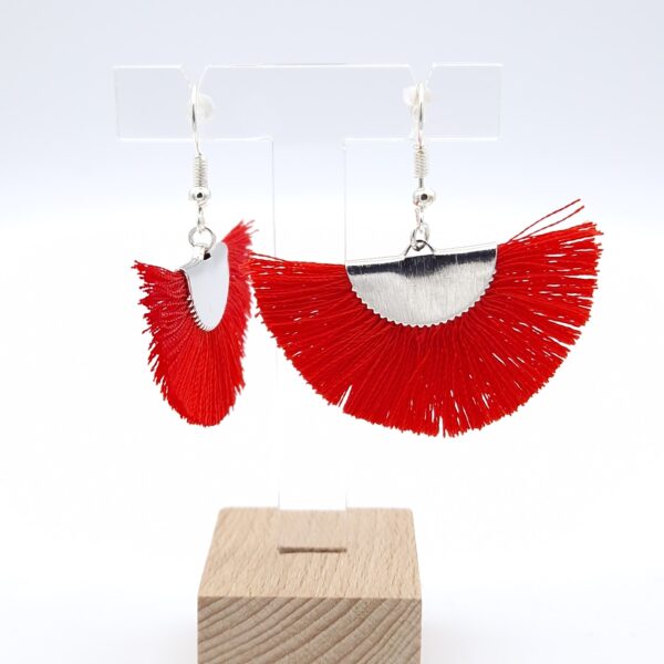 Boucles d'oreilles éventail demi-lune rouge – Image 3