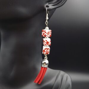 Boucles d’oreilles rouges et blanches pompons rouges