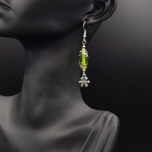 Boucles d’oreilles olives vertes et fleurs