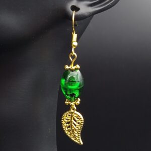 Boucles d’oreilles vertes feuilles dorées