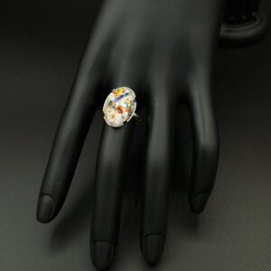 Bague multicolore fond blanc