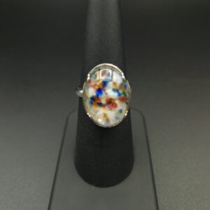 Bague multicolore fond blanc